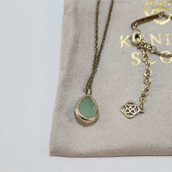 Kendra Scott "Signature" Kiri Gold plated Chalcedony Glass Pendant Necklace - Picture 6 of 6